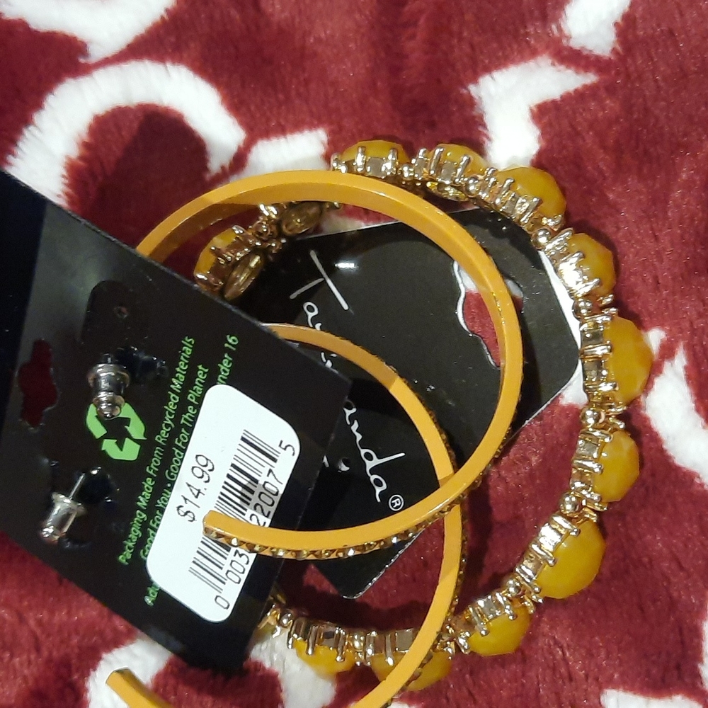 Earrings & bracelet - Picture 5 of 5